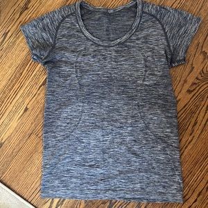 Lululemon grey top